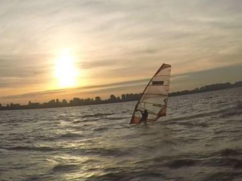 Windsurf after office. CUBA Nuñez